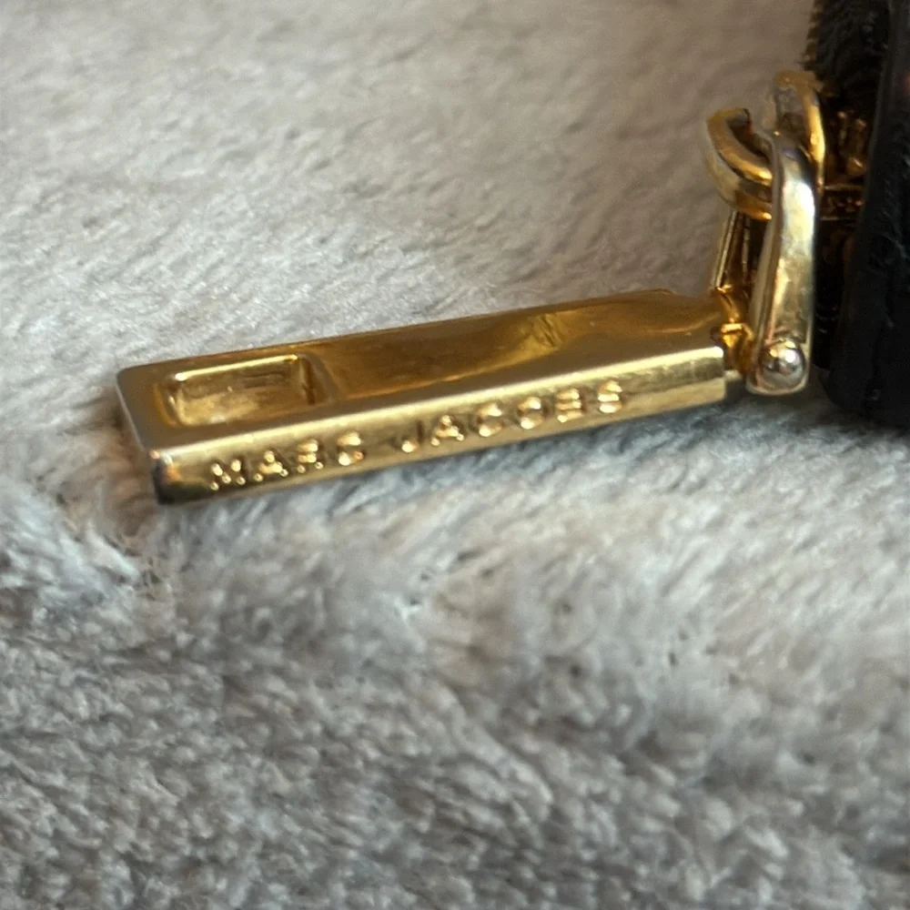 🖤MARC JACOBS🖤Black Leather Bow Embellished Zip Around Card Case/EUC